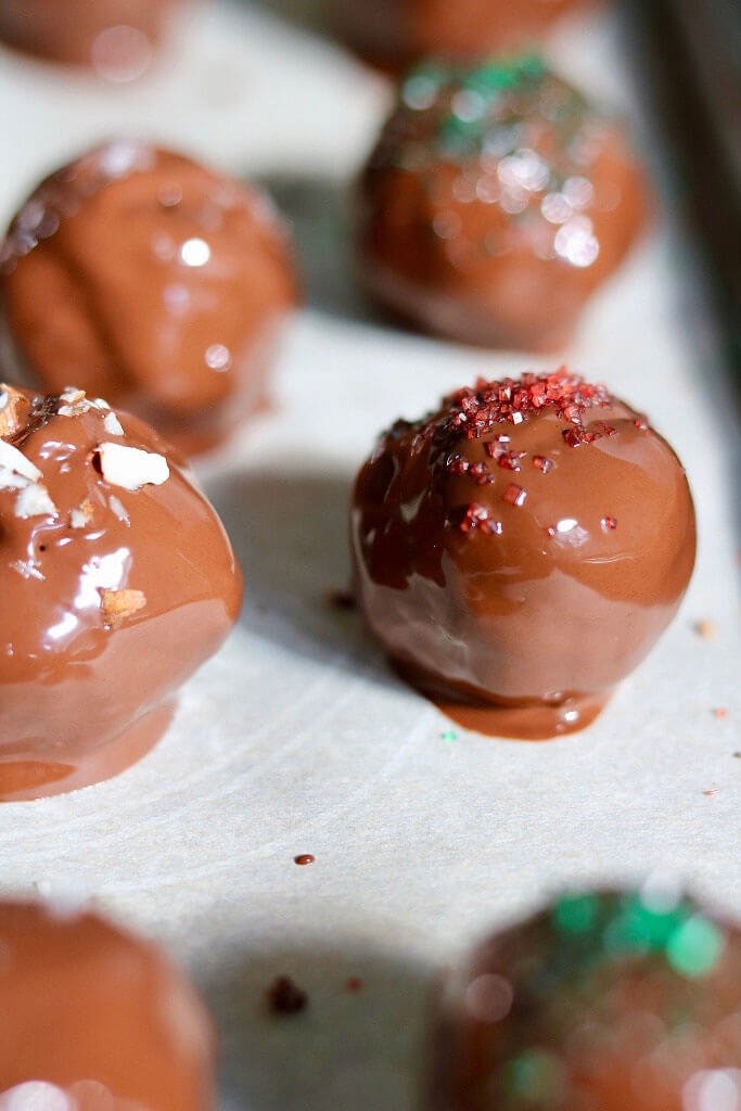 NUTTY VEGAN CHOCOLATE TRUFFLES